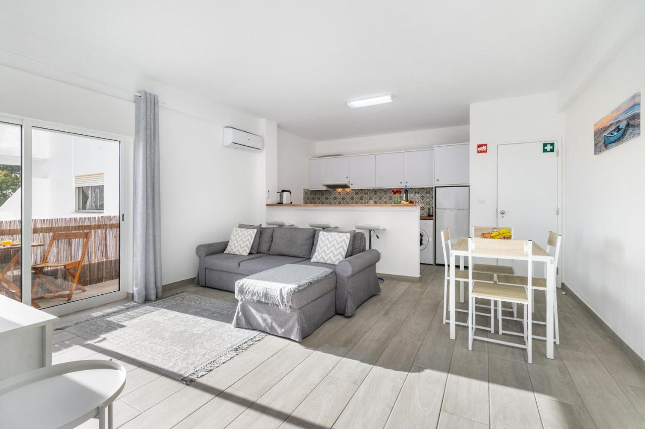 Apartamento Cor Do Mar - Sunny, Clean And Spacious Apartment With Sea View, In Alvor - Very Close Walking Distance To The Beach And Alvor Village Bagian luar foto